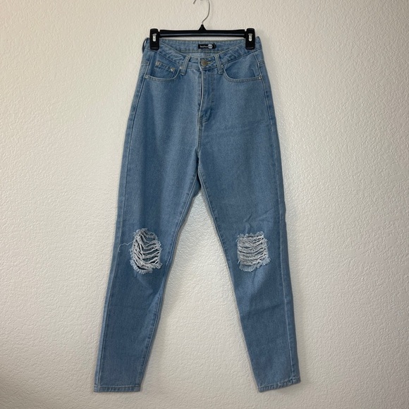 BIN#6 - BOOHOO Women’s size 2 Distressed High Rise Mom Jeans - Picture 2 of 3